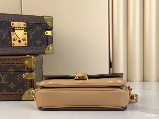 VUITTON LOUIS EAST METIS POCHETTE WEST 0511